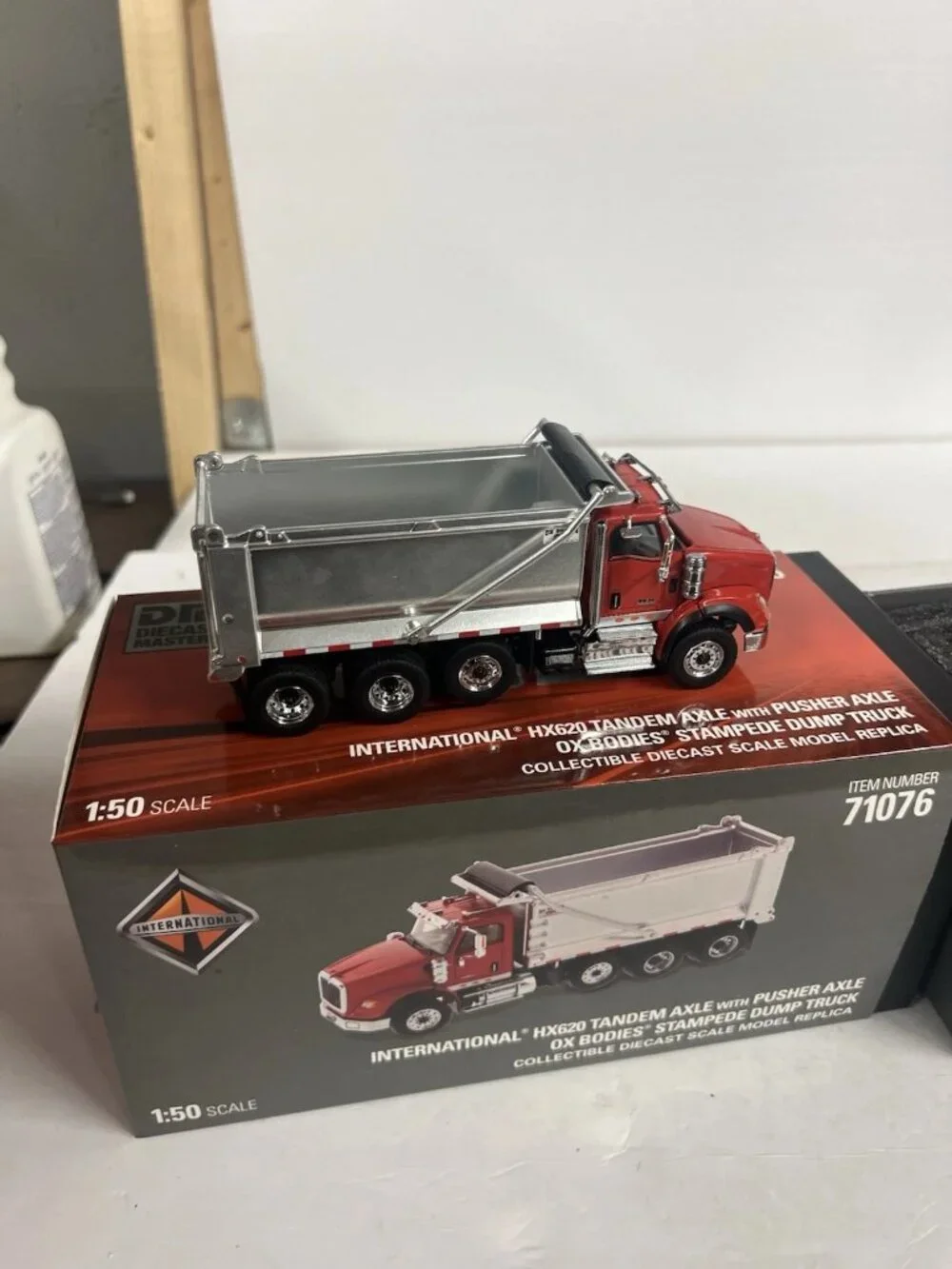 Diecast Masters International HX620 With Ox Body Dump truck 71076 1:50 scale